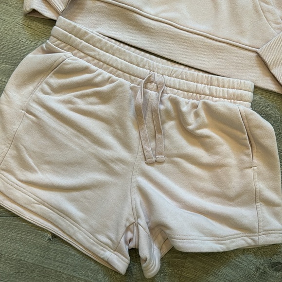 Talulah SHORTS only 🩷 - Picture 2 of 4